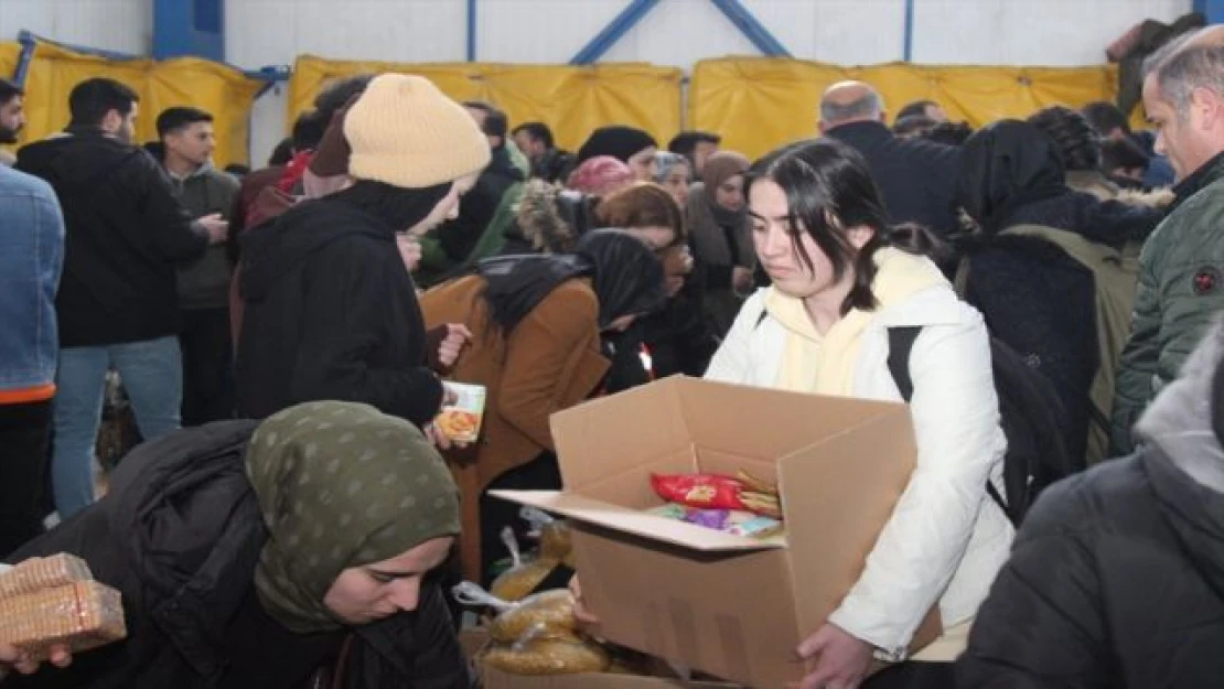 Vanlı gönüllüler, deprem bölgesine yardım için seferber oldu