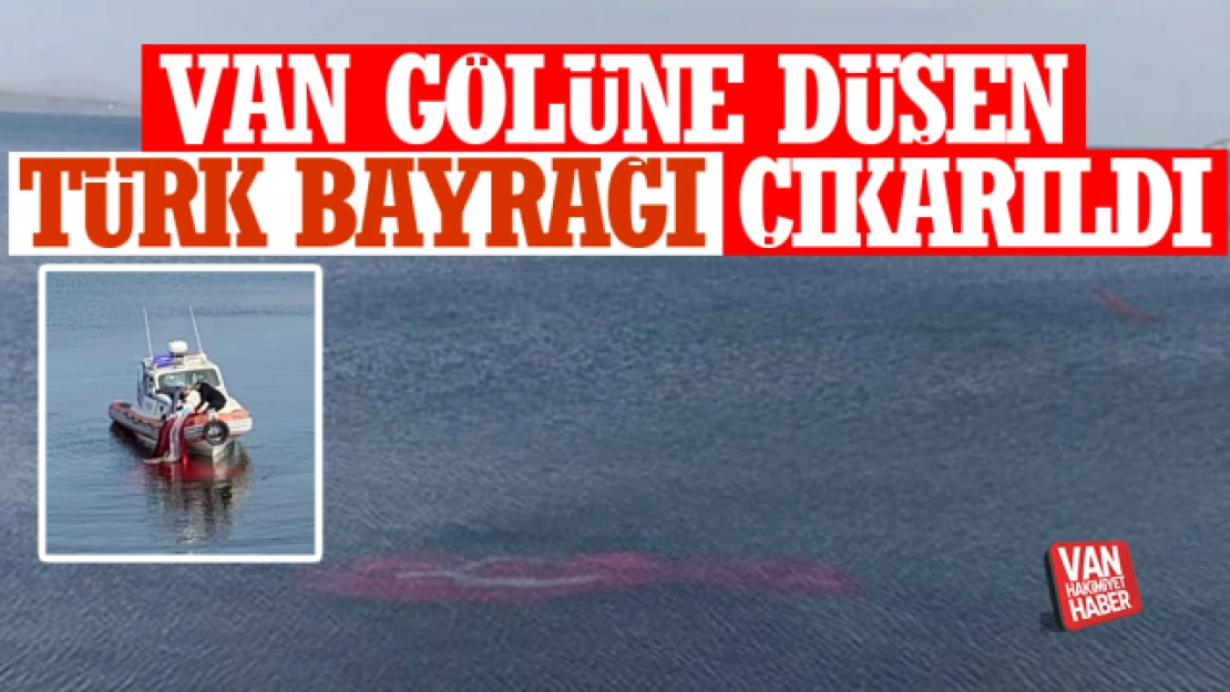 Van Gölü'ne düşen Türk bayrağı çıkarıldı