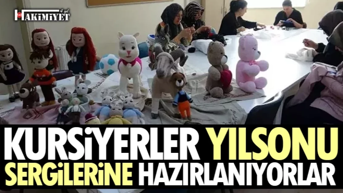 Kursiyerler yılsonu sergisine hazırlanıyorlar