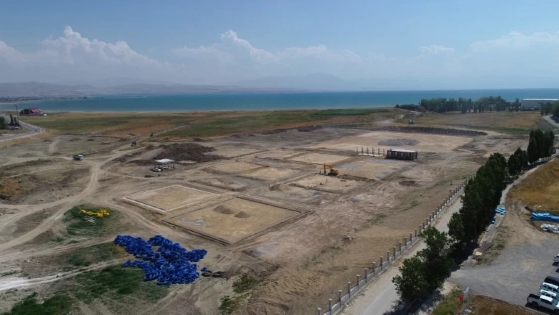 Tuşba'da sahiller cazibe merkezi haline geldi