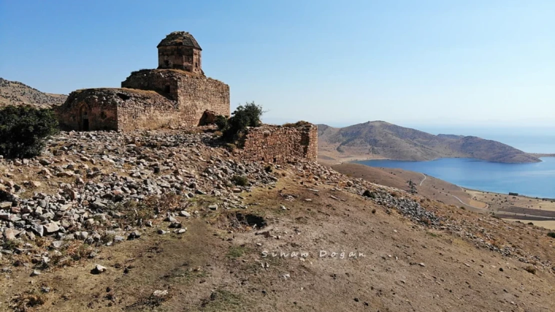 Van'da kaderine terkedilen kiliseleri restore edilmeyi bekliyor