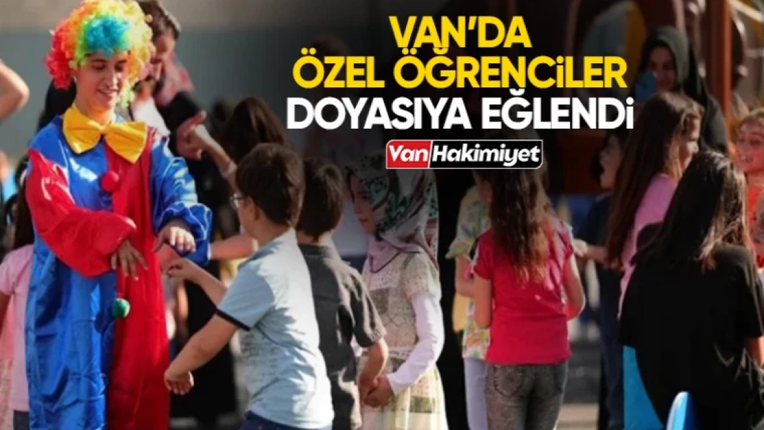 Van'da özel öğrenciler oyun parkında doyasıya eğlendi!