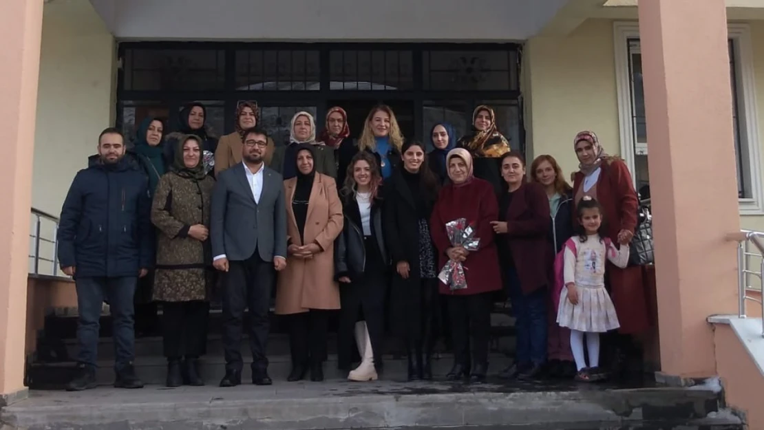 AK Kadınlardan öğretmenler günü ziyareti