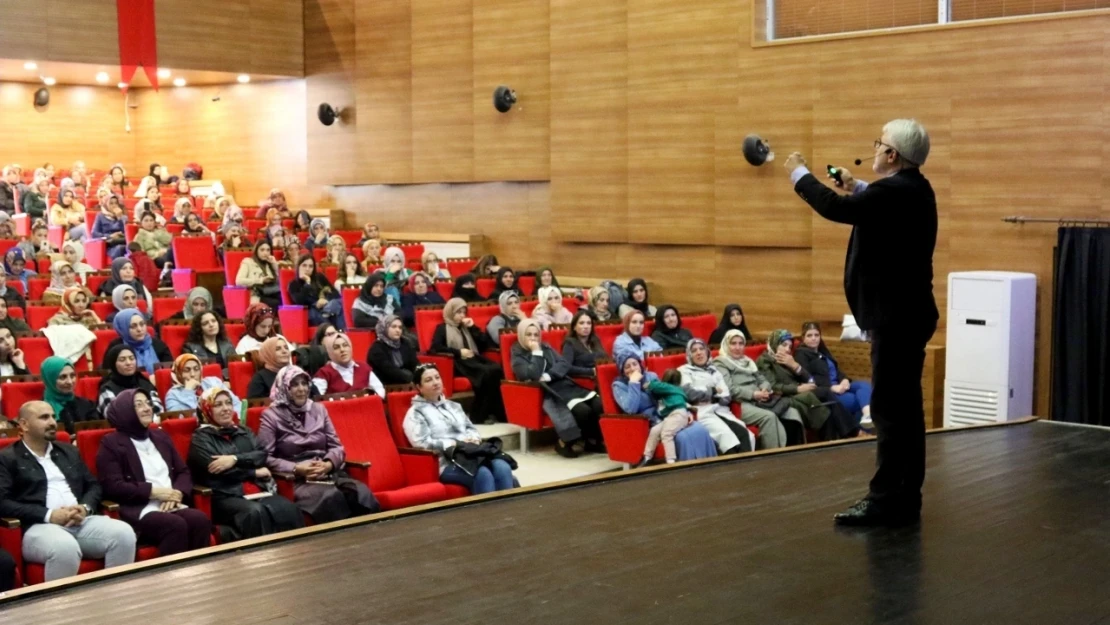 Kadınlara Pozitif Yaşam Becerileri Semineri Düzenledi