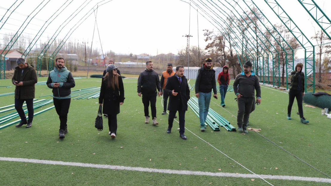 Muradiye Belediyesi'nden okullara futbol sahası