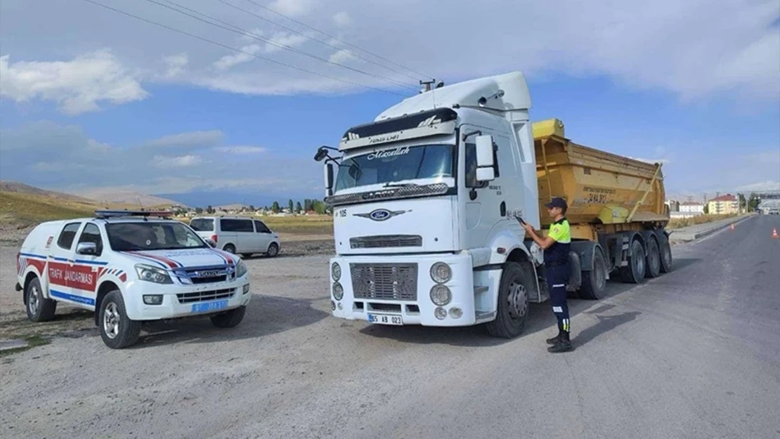 Van'da 164 araç trafikten men edildi