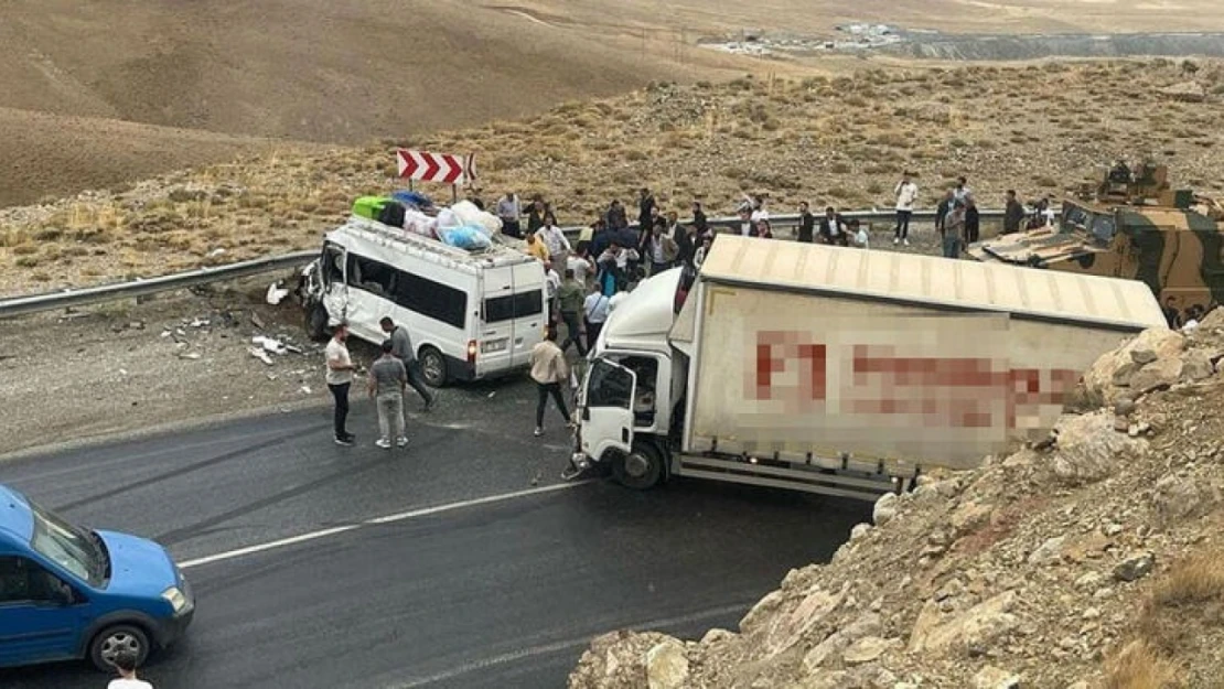 Van'da feci kaza: 1 Ölü, 11 Yaralı