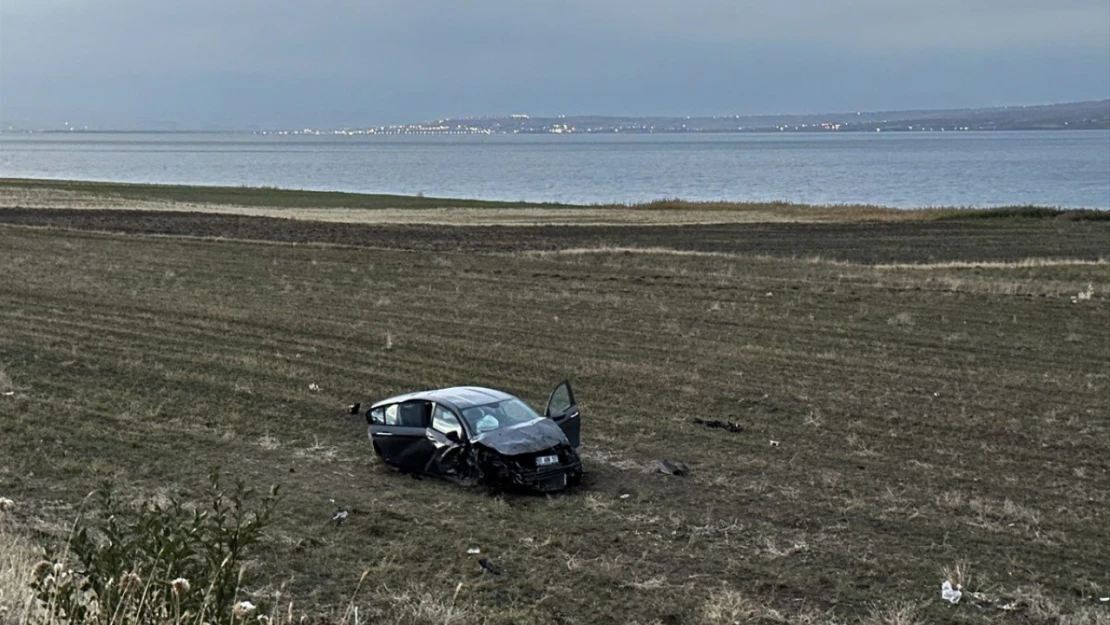 Van'da otomobil devrildi: 2 ölü, 1 yaralı