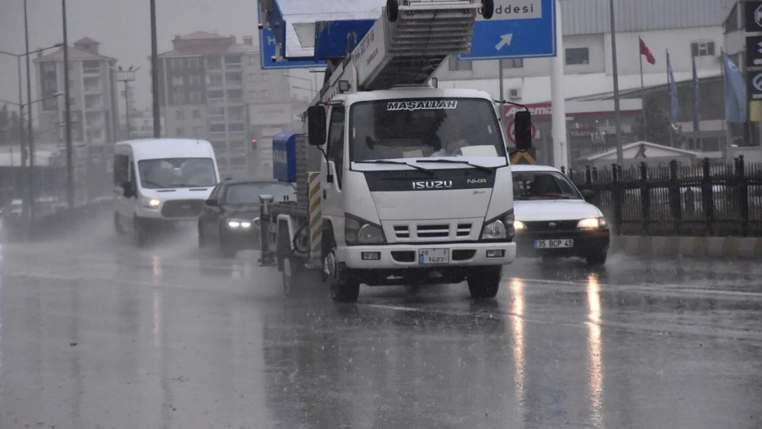 Van'da sağanak yağış etkili oldu!