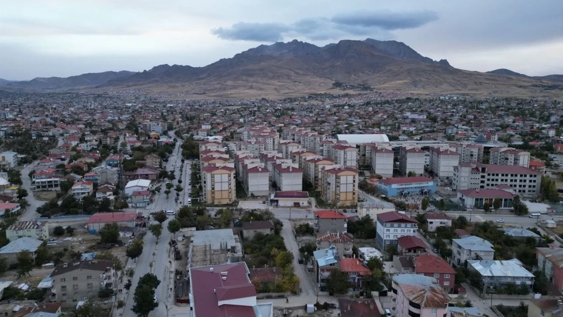 Van'da yıkılmayı bekleyen ağır ve orta hasarlı bina sayısı belli oldu!