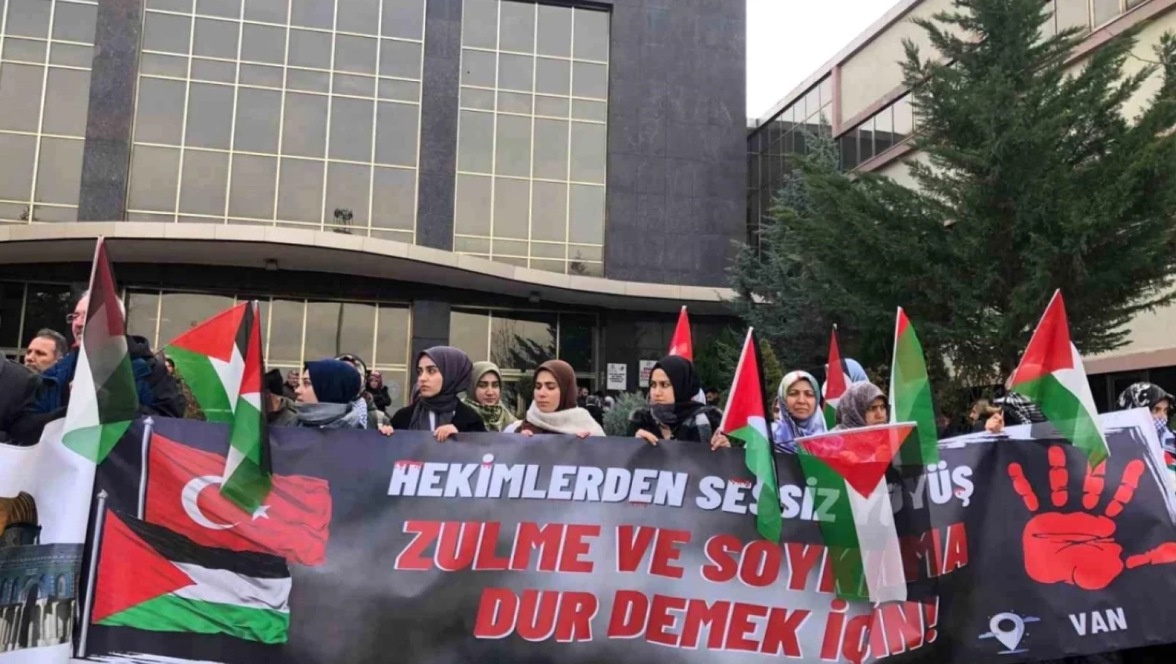 Van'da Sağlık Çalışanları Filistin'e Destek İçin Sessiz Protesto Yaptı