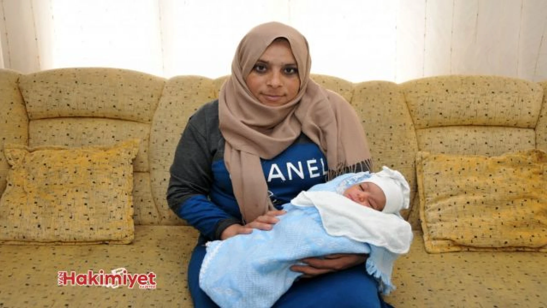 Antalya'da Suriyeli kadın takside doğurdu