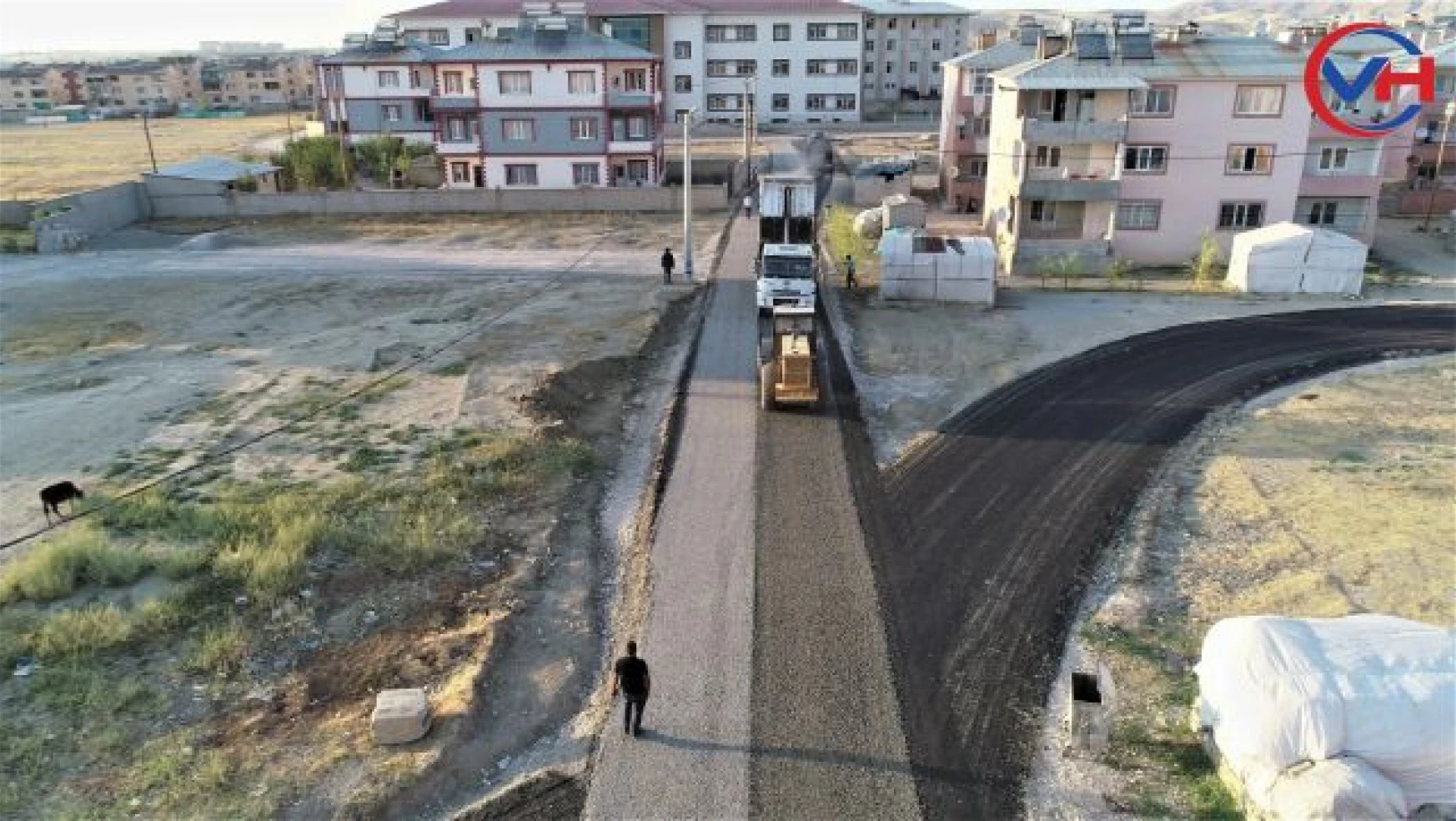 Tuşba Belediyesi'nden ilçe trafiğini rahatlatacak yollar yapılıyor
