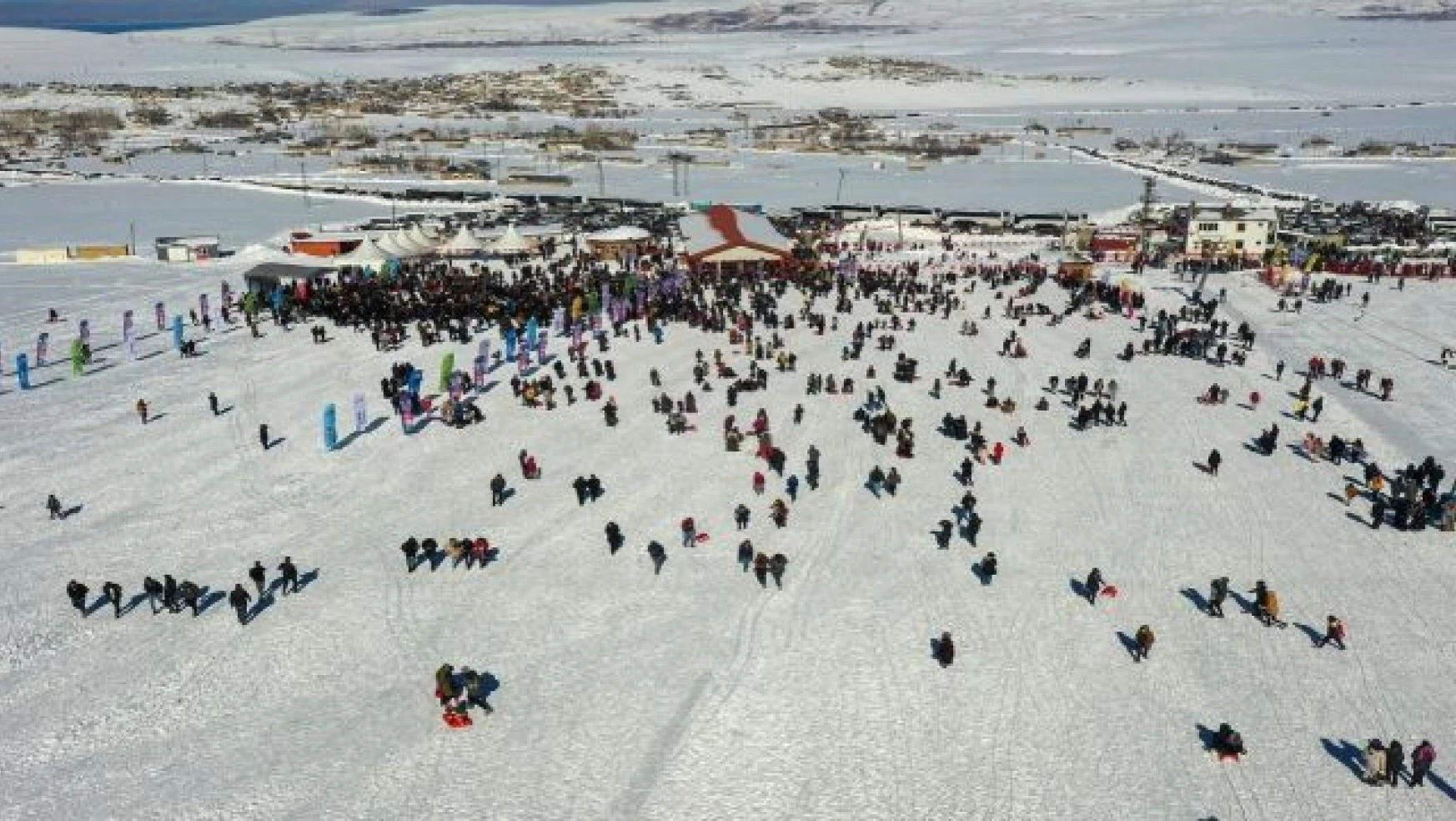 Van'da kar festivali renkli görüntülere sahne oldu