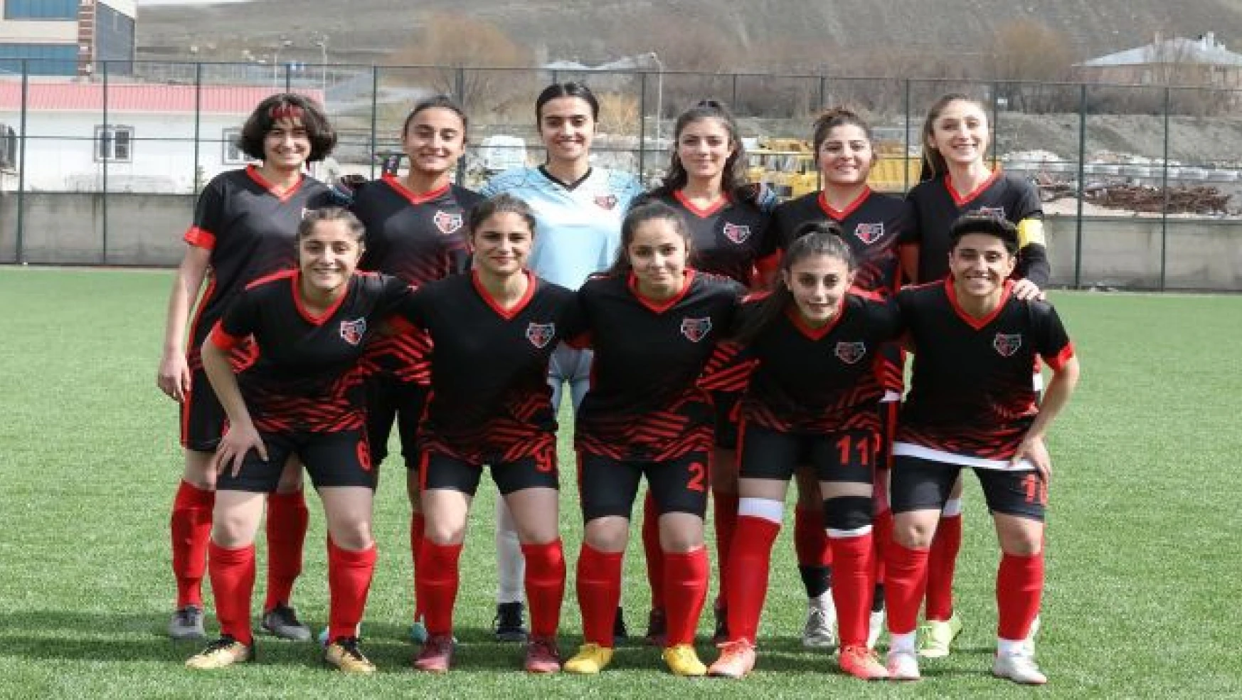 Van Büyükşehir Kadın Futbol Takımı liderliğe oturdu!