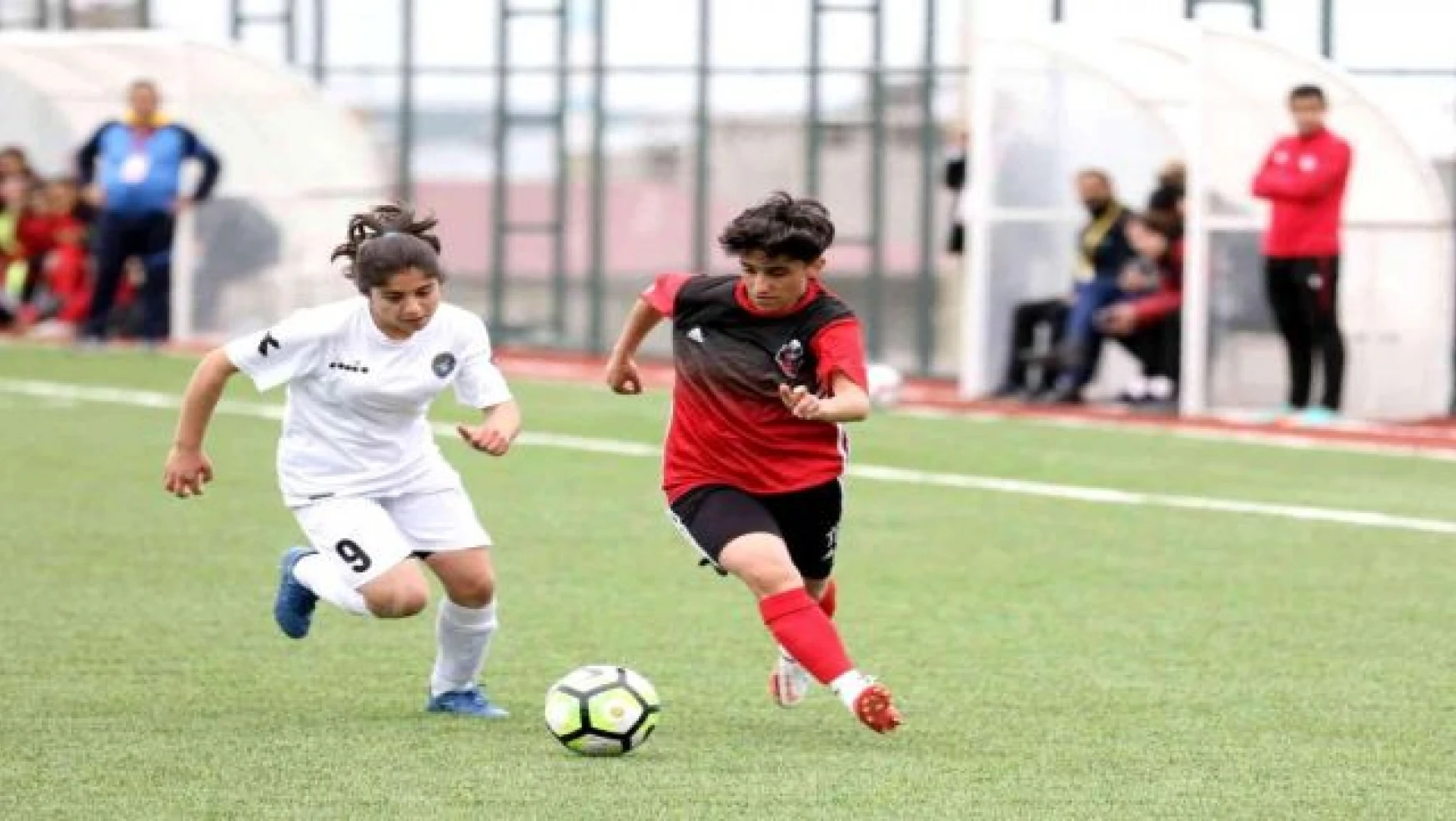 Van Büyükşehir Kadın Futbol takımı namağlup şampiyonluğunu ilan etti!
