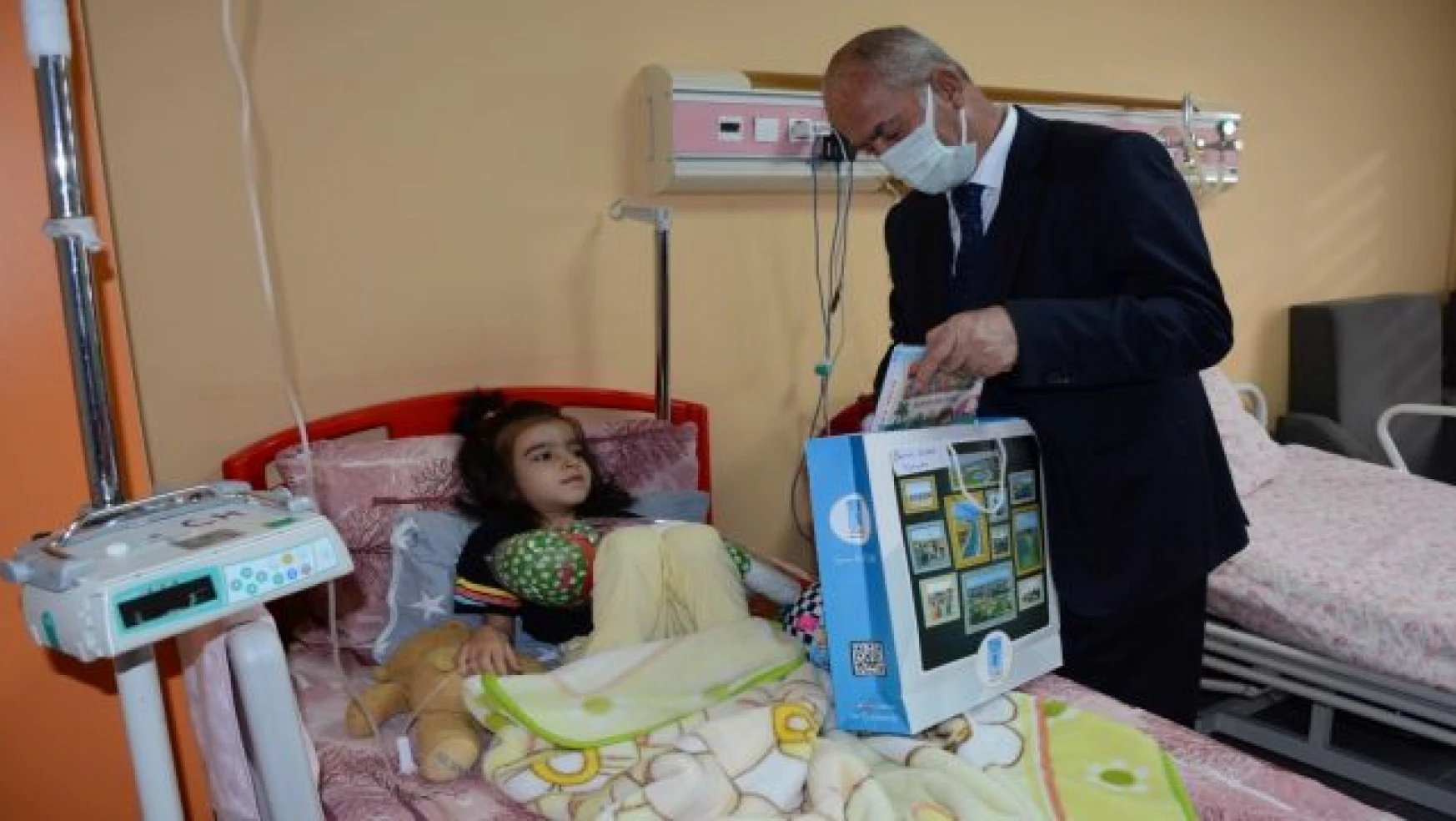 Başkan Akman'dan Lösemili çocuklara moral ziyareti