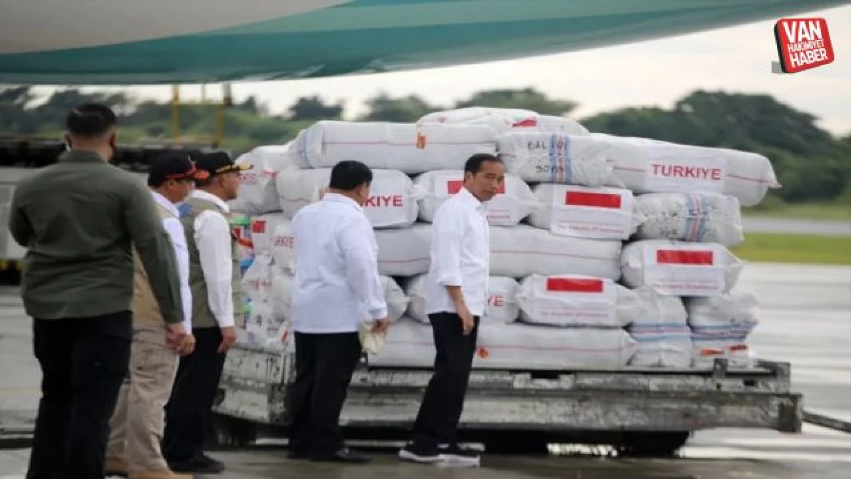 Endonezya, 140 ton yardım malzemesini Türkiye ve Suriye'ye gönderdi