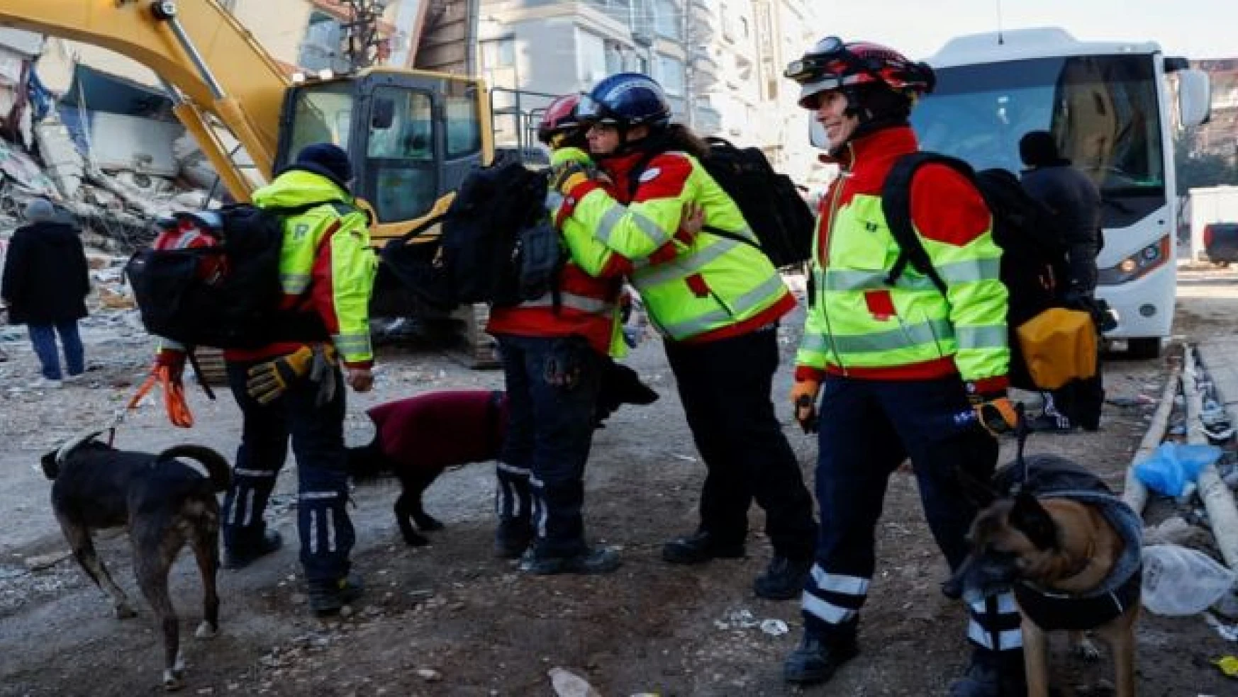 Türkiye'ye deprem için yardım ekibi gönderen ülkeler