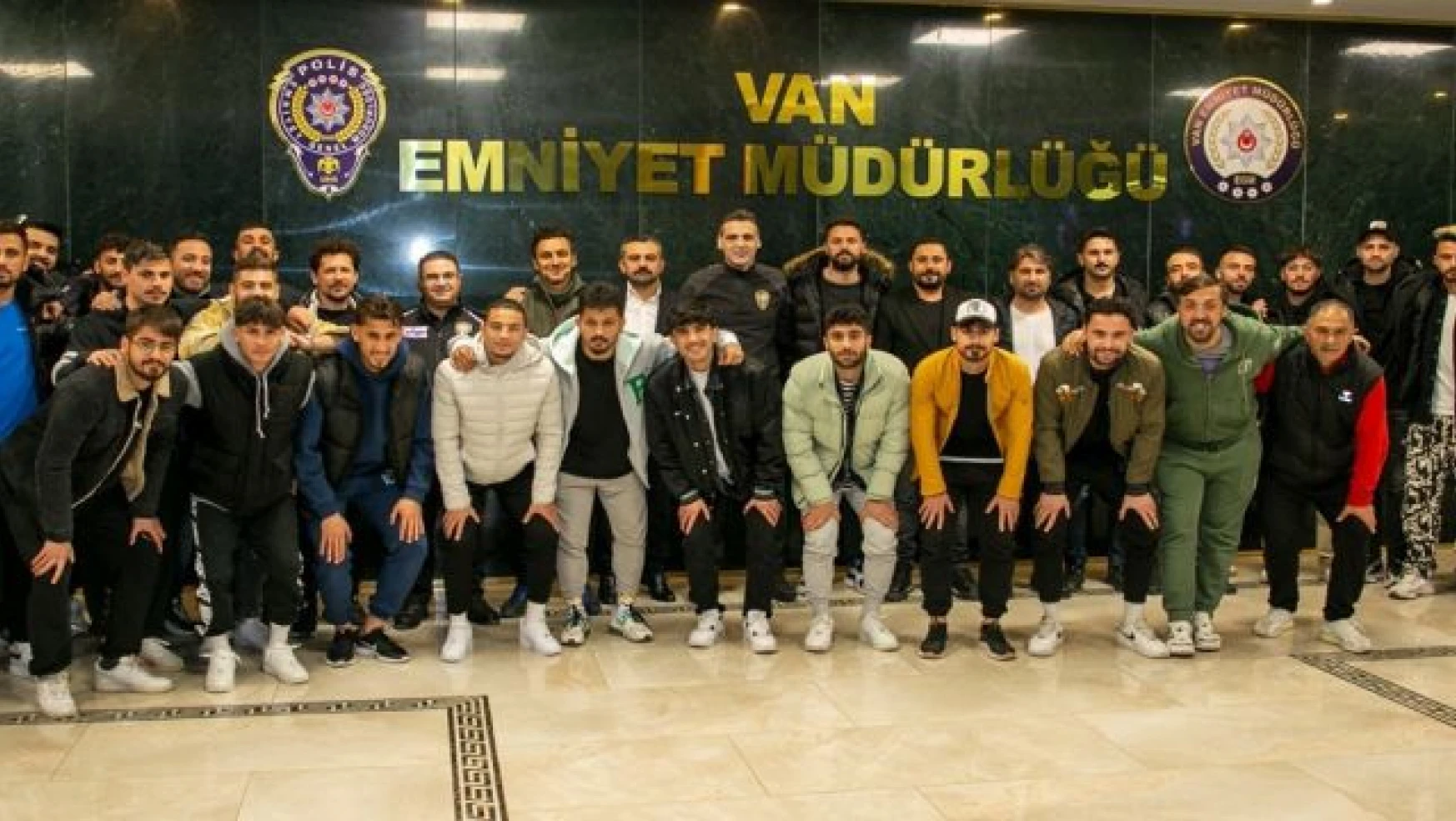Emniyet Müdürü Atanur Aydın, Vansporlu futbolcularla iftarda buluştu