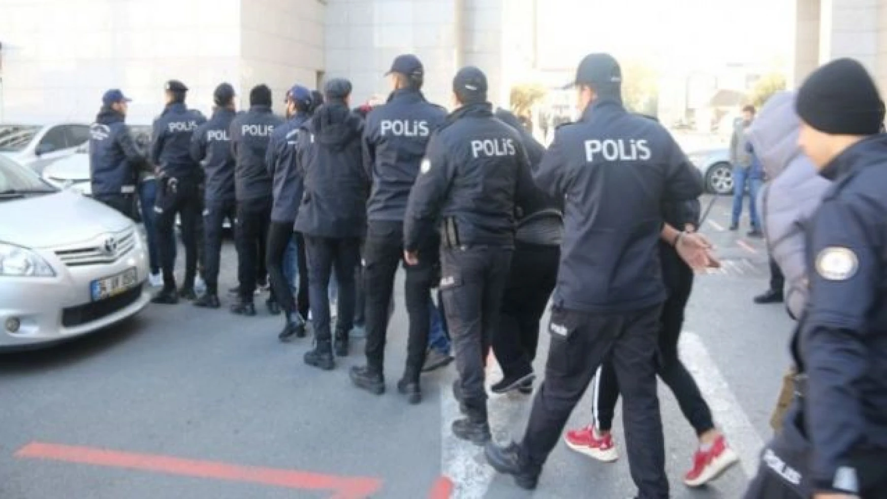 Van'da çeşitli suçlardan aranan 166 kişi yakalandı