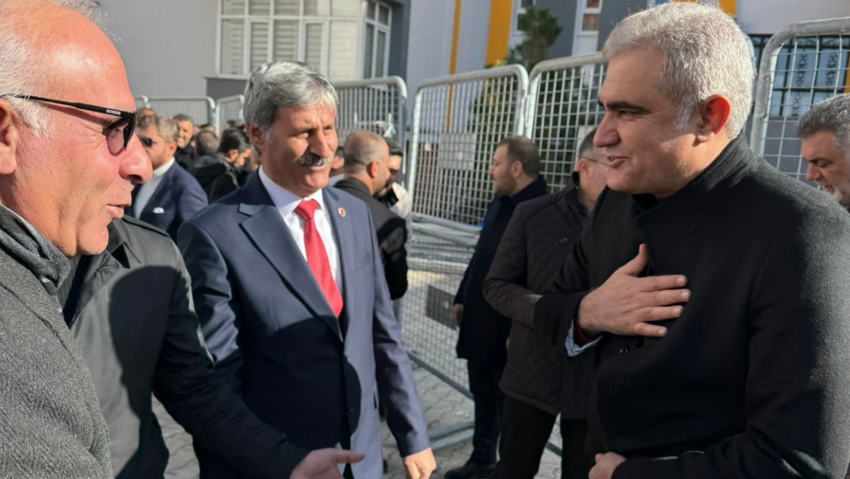 AK Parti'de Tuşba adayı Süleyman Oflas'a yoğun ilgi