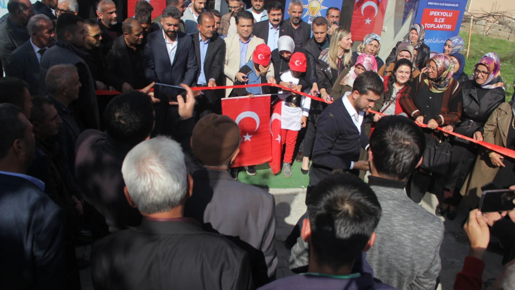 AK Parti İpekyolu'nda mahalle temsilciliği açılışları başladı