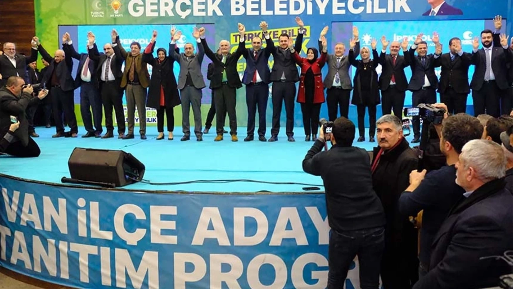 AK Parti'nin Van ilçe belediye başkan adayları kimler oldu?