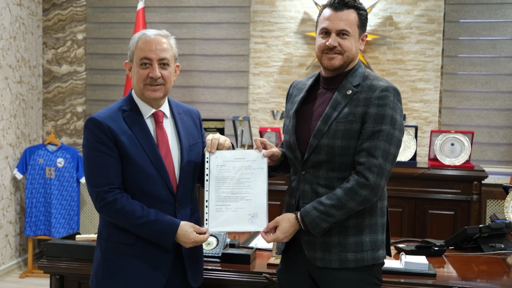 Ayhan Kayatürk, Büyükşehir Belediyesi için başvurusunu yaptı