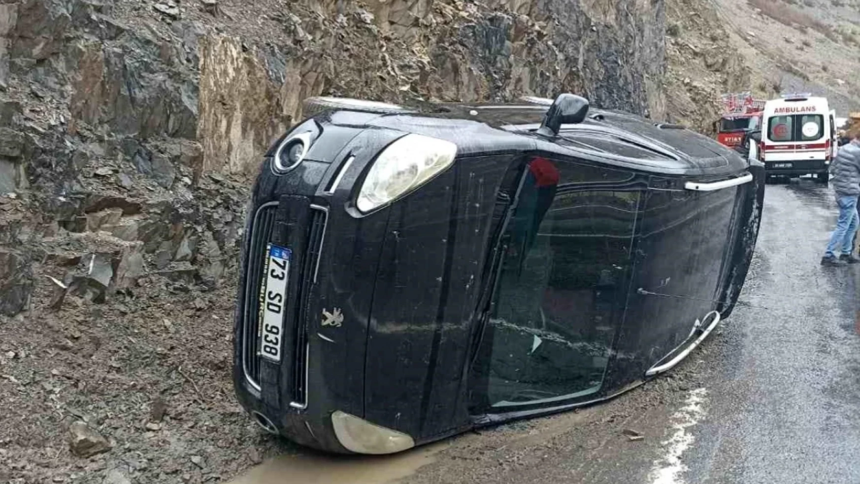 Hakkari'de kamyonet kazasında 5 kişi yaralandı