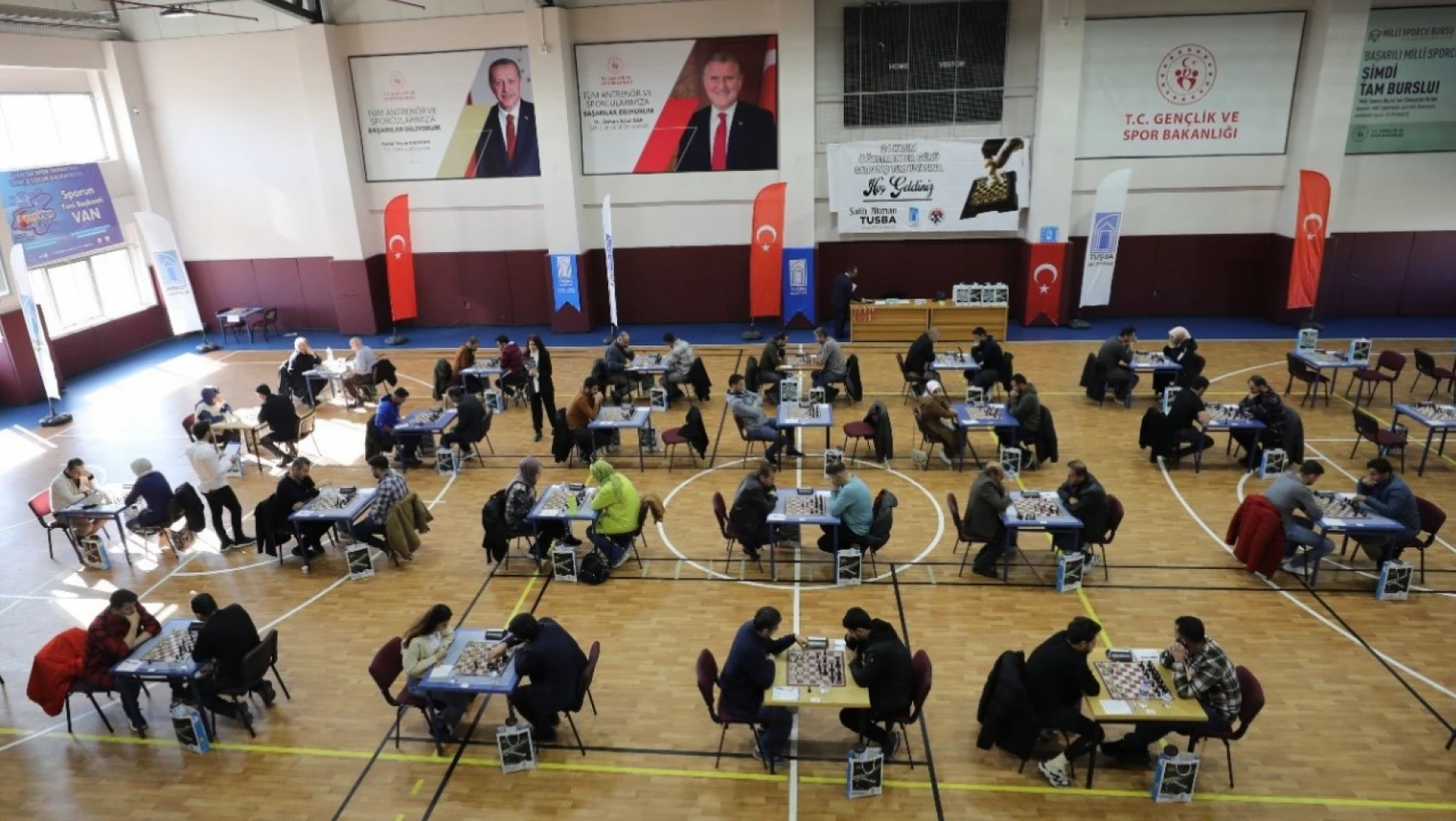 Tuşba Belediyesi satranç turnuvası düzenledi