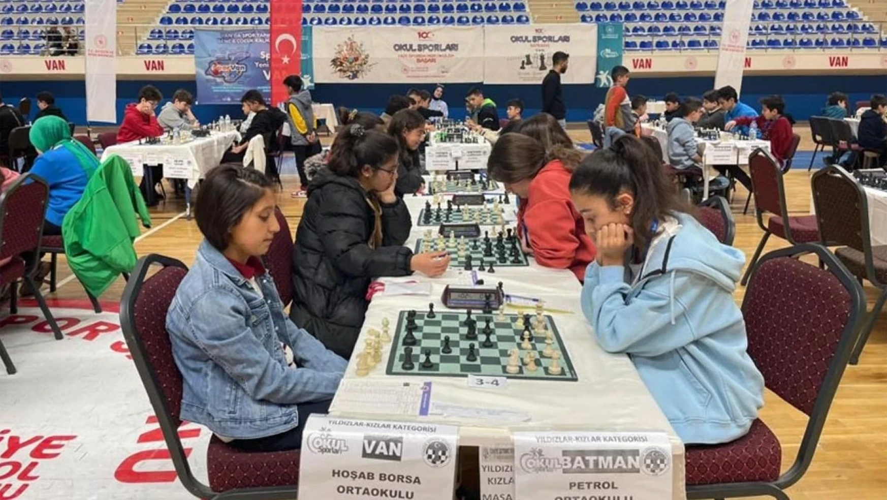 Van'da ödüllü satranç turnuvası tamamlandı