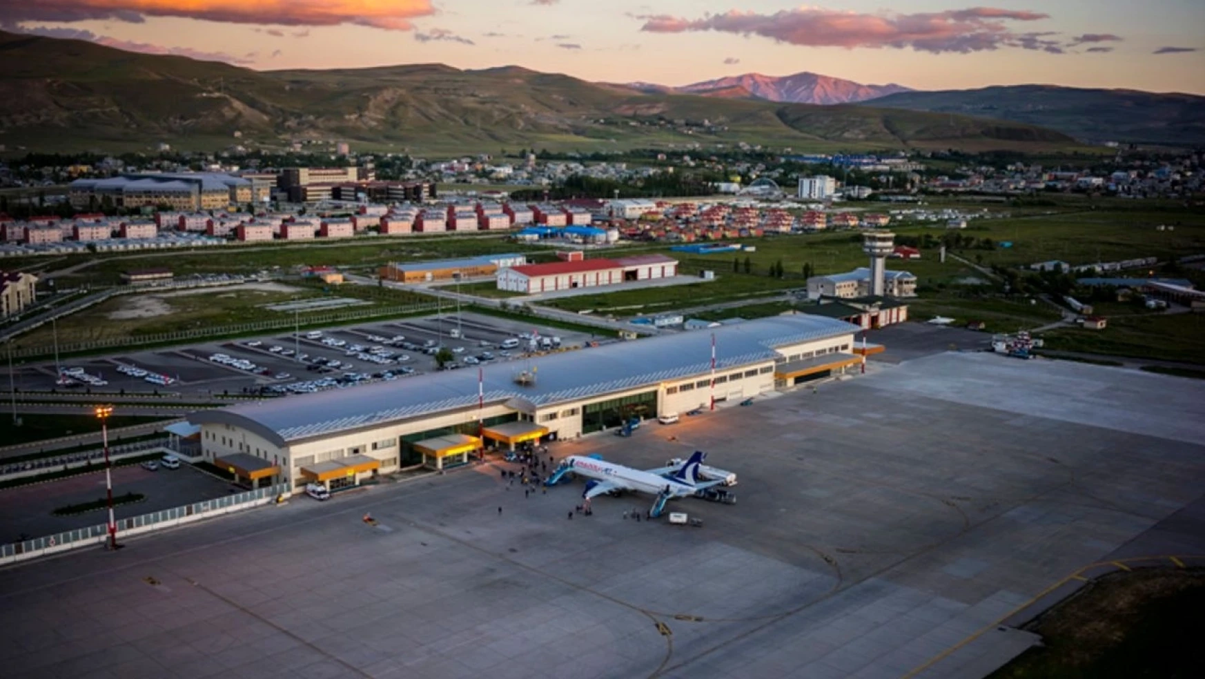 Van Ferit Melen Havalimanı uçuşlara 3 ay kapanacak mı?