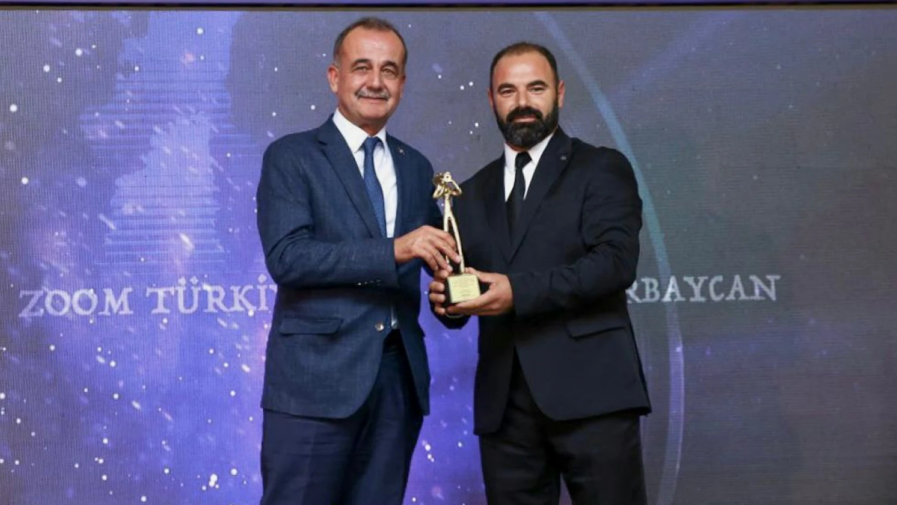 Vanlı AA Foto Muhabiri Özkan Bilgin ödülünü Azerbaycan'da aldı