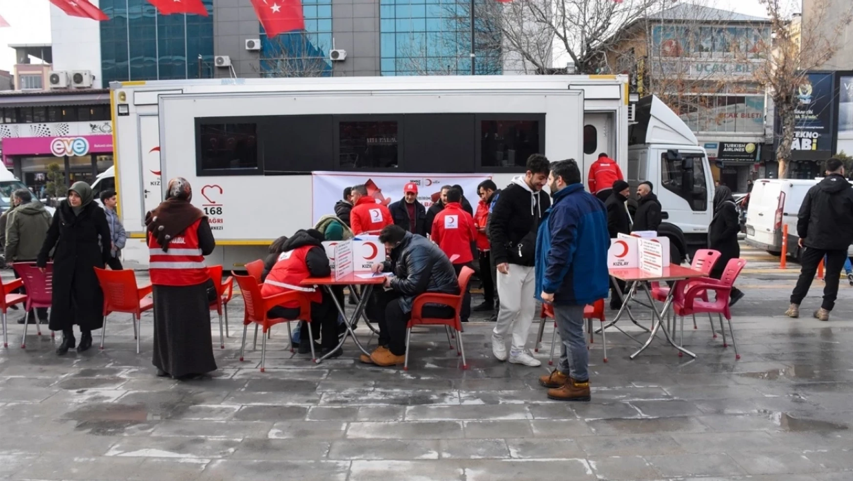 Vanlılardan Kızılay'ın kan bağışı kampanyasına destek