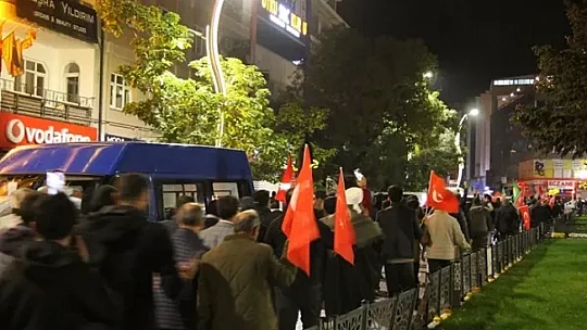 İsrail'in Gazze'deki hastaneye saldırısı protesto edildi
