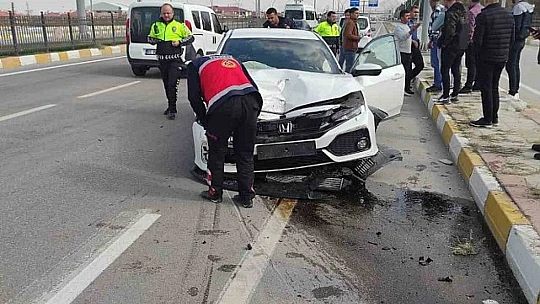 Edremit ilçesinde otomobil kazası: 1 kişi yaralandı