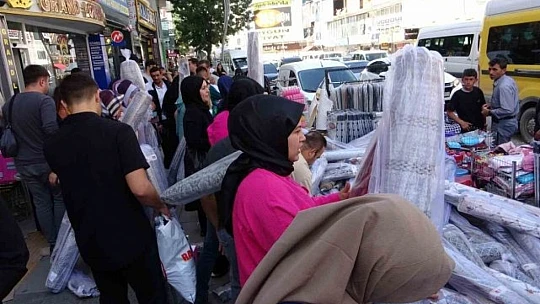 Van'da halı kampanyasında izdiham yaşandı