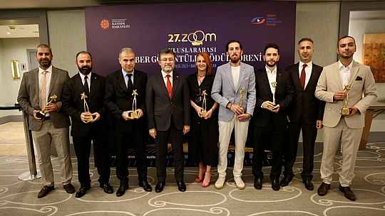 Vanlı AA Foto Muhabiri Özkan Bilgin ödülünü Azerbaycan'da aldı