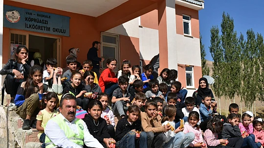 Van Gönül Dostları Derneği Başkale'li Çocukları Sevindirdi...!