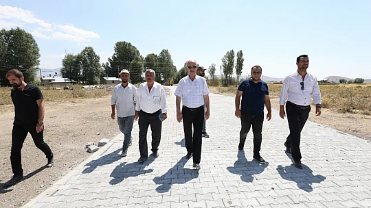 Tuşba Belediyesi'nden mahallelerde yol çalışması