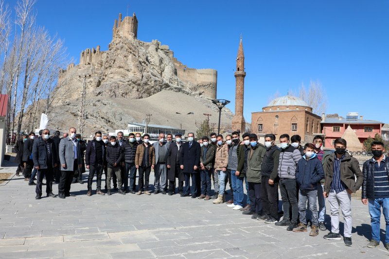 Başkan Tanış, Hoşab Mahallesinde vatandaşlarla bir araya geldi