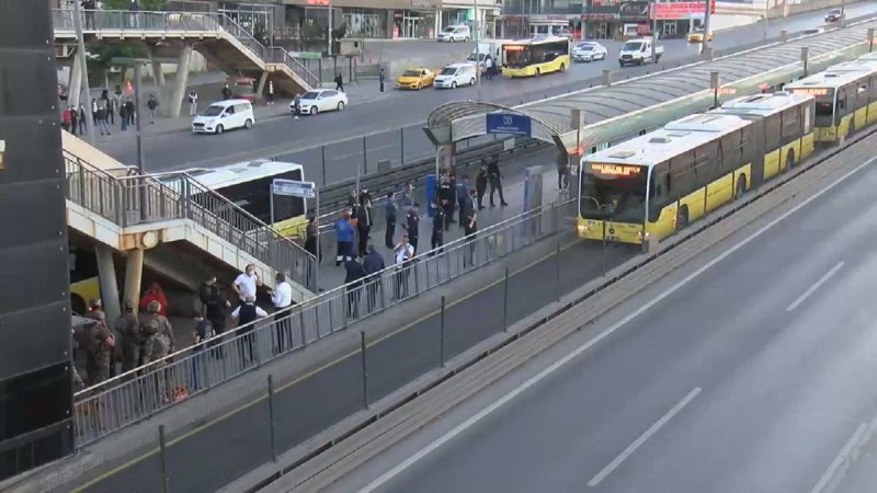 metrobüs rehin alındı